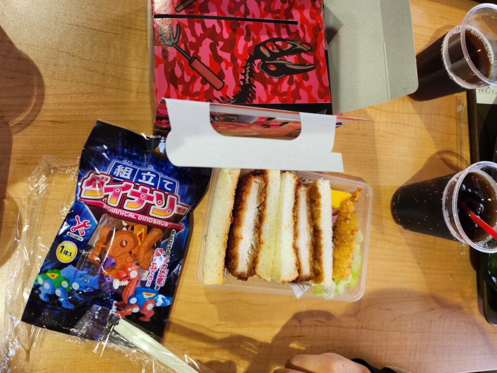 ザウルスキッチン ランチボックス おもちゃつき